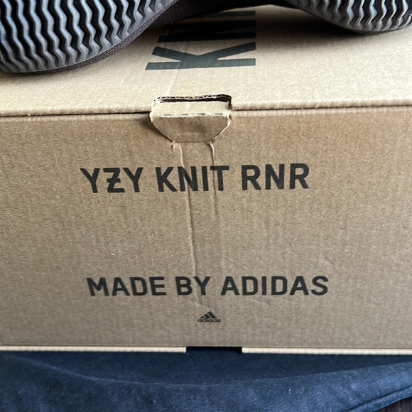 Yeezy Knit Runner - Picture 4 of 5